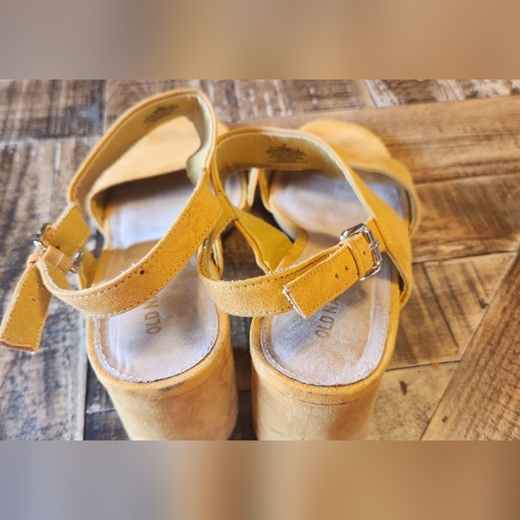Old Navy Block Heel Sandals in Mustard Suede Size 10 - Picture 9 of 15